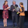 Mary de Danemark remettait le 4 février 2014, dans le cadre de la Journée mondiale contre le cancer, le prix de l'Association danoise de lutte contre le cancer à Bornehuset Siv, un foyer pour enfants immuodéprimés, lors d'une cérémonie au Théâtre royal à Copenhague.