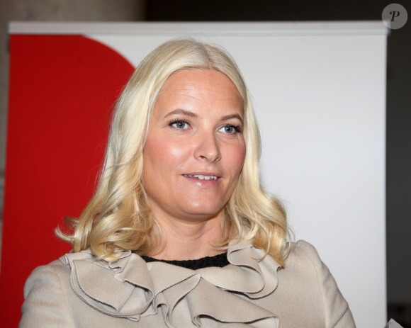 La princesse Mette-Marit de Norvège assiste au lancement du magazine "Faktafyk" à la Maison de la Culture à Oslo, le 5 février 2014.