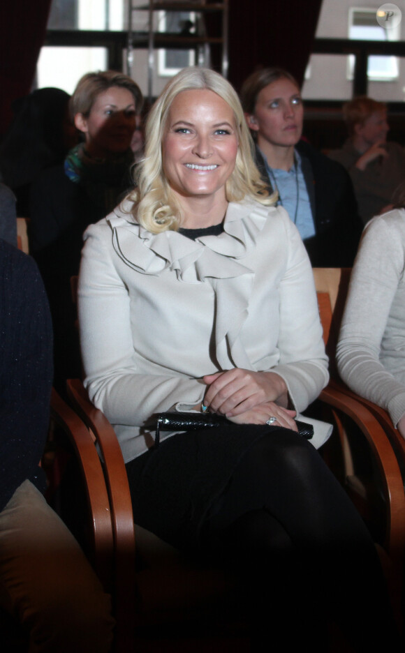 La princesse Mette-Marit de Norvège lors du lancement du magazine "Faktafyk" à la Maison de la Culture à Oslo, le 5 février 2014.