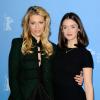 Marie de Villepin et Charlotte Le Bon lors du photocall pour le film Yves Saint Laurent à Berlin, le 7 février 2014.