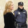 L'infante Cristina d'Espagne arrive avec le sourire au tribunal dans le cadre du scandale Noos à Palma de Majorque en Espagne le 8 février 2014.