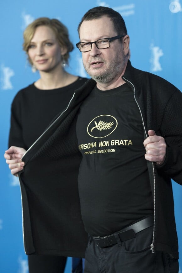 Lars von Trier et Uma Thurman au photocall du film Nymphomaniac Volume 1 lors du 64e festival de Berlin en Allemagne le 9 février 2014.