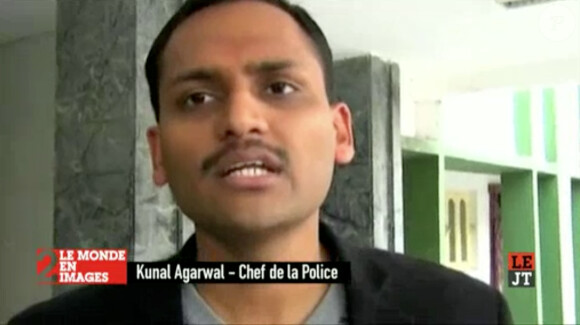Le chef de la police s'explique dans les images de l'arrestation des membres de l'équipe de Pékin Express en Inde diffusées dans le JT de Canal+, lundi 10 février 2014.