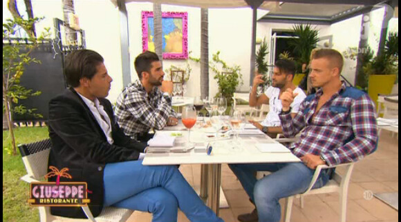 Giuseppe en pleine le çon de drague dans "Giuseppe Ristorante, une affaire de famille". Mardi 11 février sur NRJ12.
