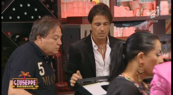 Giuseppe s'énerve contre des clients dans son restaurant dans "Giuseppe Ristorante, une affaire de famille". Mardi 11 février sur NRJ12.