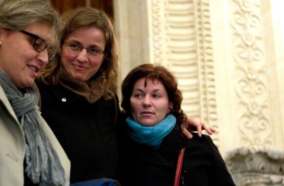Stephanie Carrouget et Karine Pomares, le 23 novembre 2012 devant le tribunal de Lyon