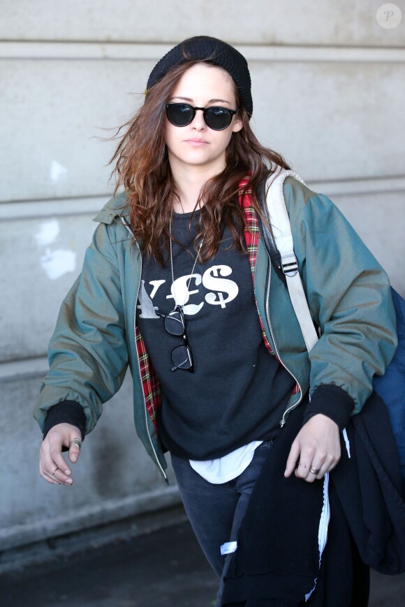 Kristen Stewart est arrivée à l'aéroport Charles-de-Gaulle à Roissy près de Paris, le 3 février 2014 en fin de matinée.