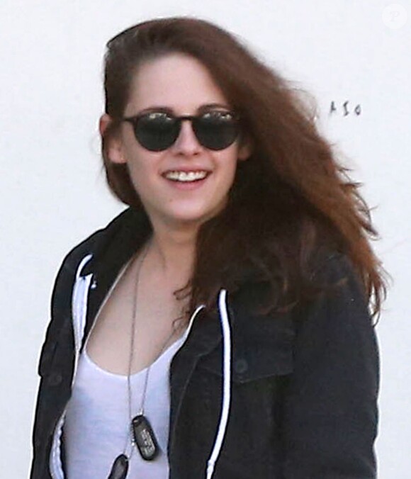 Exclusif - Kristen Stewart se promène avec une amie à Beverly Hills en janvier 2014.