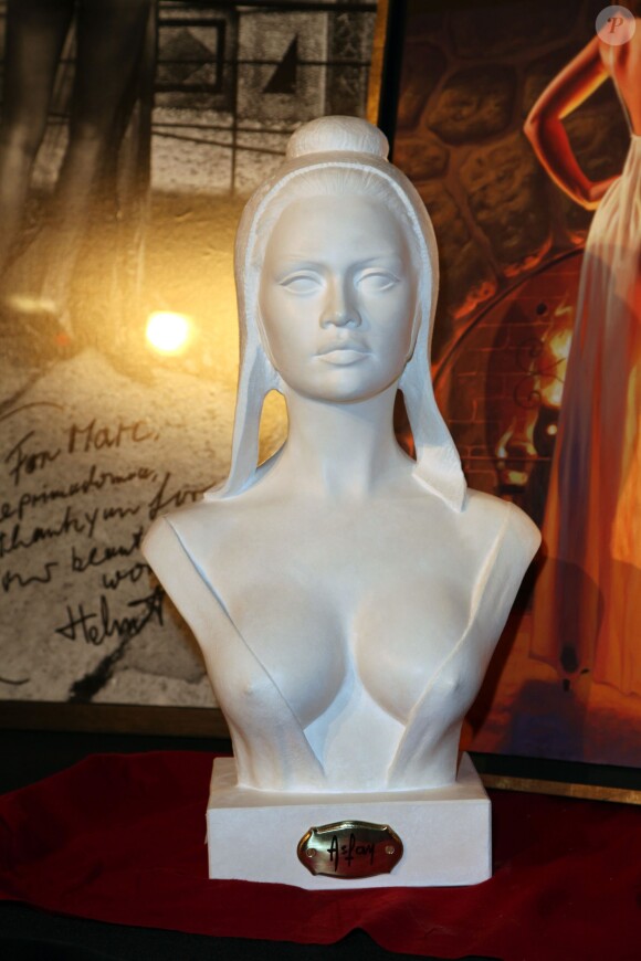 Buste de Brigitte Bardot en Marianne réalisé par Aslan et vendu aux enchères le 13 avril 2012 -