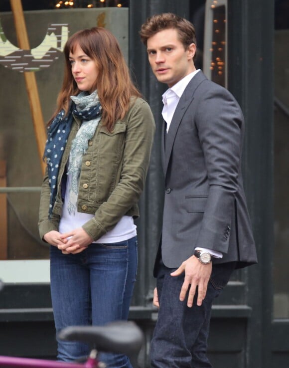 Jamie Dornan et Dakota Johnson sur le tournage du film "50 Nuances de Grey" a Vancouver. Le 19 décembre 2013.