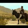 Christophe Maé sur un âne dans une ambiance très far west pour son nouveau clip Ma douleur, ma peine
