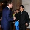 Le Prince William, duc de Cambridge rencontre l'acteur Jackie Chan lors de la conférence du commerce illicite d'espèces sauvages au Musée d'Histoire Naturelle le 12 Février 2014 à Londres, en Angleterre.
