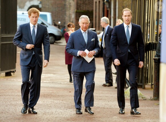 Le prince Charles et ses enfants, le prince William et le prince Harry à la conférence sur le commerce illicite de la faune à Lancaster House, à Londres, le 13 février 2014.