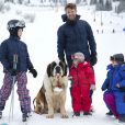  Le prince Frederik et la princesse Mary de Danemark, en compagnie de leurs enfants Christian (8 ans), Isabella (6 ans), Vincent et Joséphine (3 ans), avaient donné rendez-vous à la presse le 14 février 2014 à Verbier pour partager avec les photographes le début de leur séjour aux sports d'hiver. 