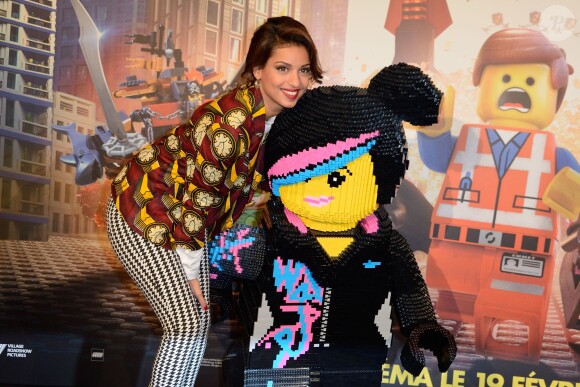 Tal et son personnage Cool Tag lors de l'avant-première du film La Grande Aventure Lego au cinéma Gaumont Opéra à Paris, le 16 février 2014