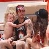 Exclusif - Pete Wentz profite d'une très belle journée ensoleillée avec son fils Bronx et sa petite amie Meagan Camper sur une plage a Miami, le 6 juin 2013.