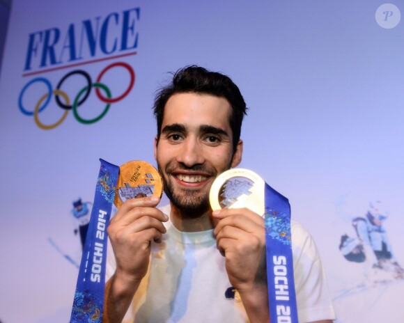 Martin Fourcade au Club France avec ses deux médailles d'or olympique, le 14 février 2014 à Sotchi