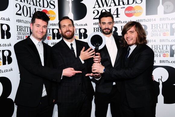 Dan Smith et Bastille, Révélation de l'année lors des Brit Awards 2014, le 19 février 2014 à Londres.