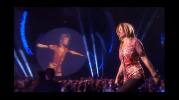 Brit Awards 2014: Kate Moss se fait Ziggy pour Bowie, triomphe des Monkeys et 1D