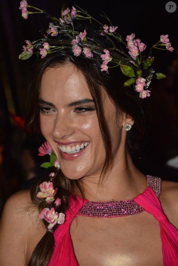 Alessandra Ambrosio, radieuse au Vogue Carnival Gala Ball à Saõ Paulo, le 20 février 2014.
