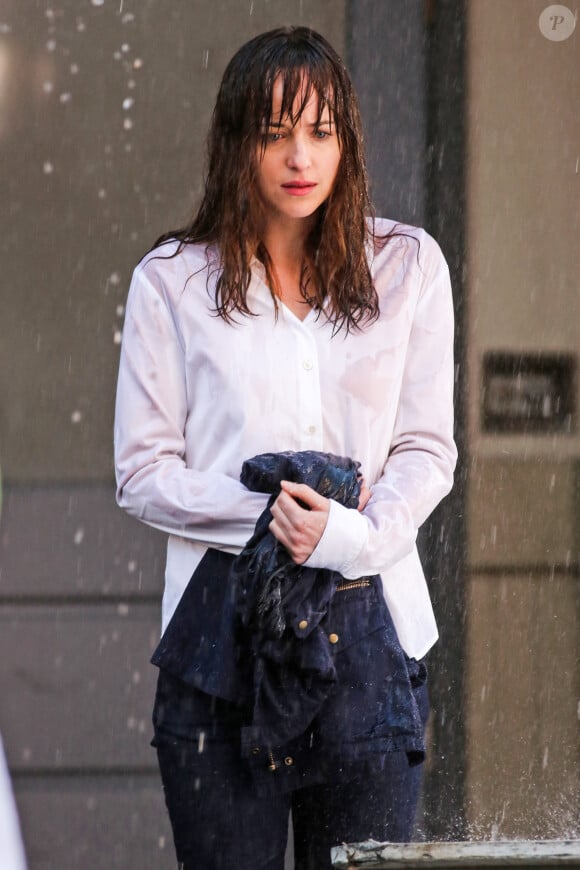 Dakota Johnson sur le tournage de Fifty Shades Of Grey à Vancouver, le 17 janvier 2014