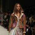 Jourdan Dunn défile pour Burberry Prorsum à Londres, le 17 février 2014.