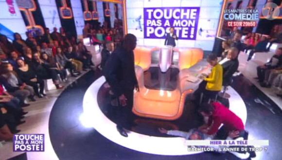 Un happening de très mauvais goût dans Touche pas à mon poste sur D8 le 25 février 2014