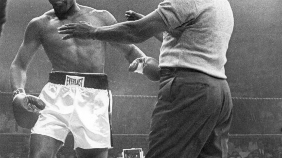 Mohamed Ali : Son premier grand combat face à Sonny Liston truqué ?