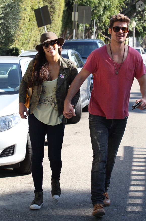 Paula Patton et son mari Robin Thicke dans les rues de Beverly Hills, le 6 novembre 2012.