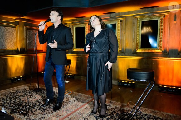 Tony Carreira et Lisa Angell. Showcase pour le lancement de l'album de Tony Carreira, Nos fiançailles, France/Portugal, au No Comment à Paris, le 23 janvier 2014.