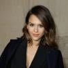 Jessica Alba, radieuse à son arrivée au musée Rodin, se rend au défilé Christian Dior. Paris, le 28 février 2014.