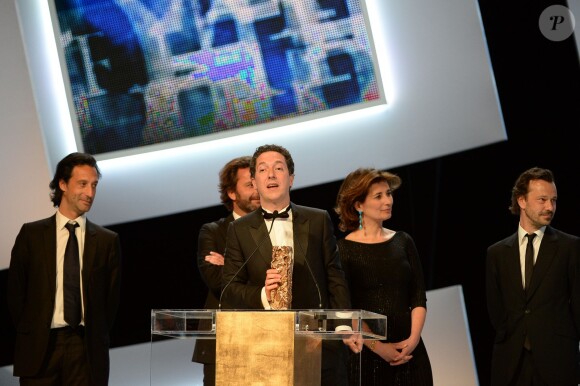Guillaume Gallienne avec ses producteurs à la 39e cérémonie des César du Cinéma à Paris, le 28 février 2014.