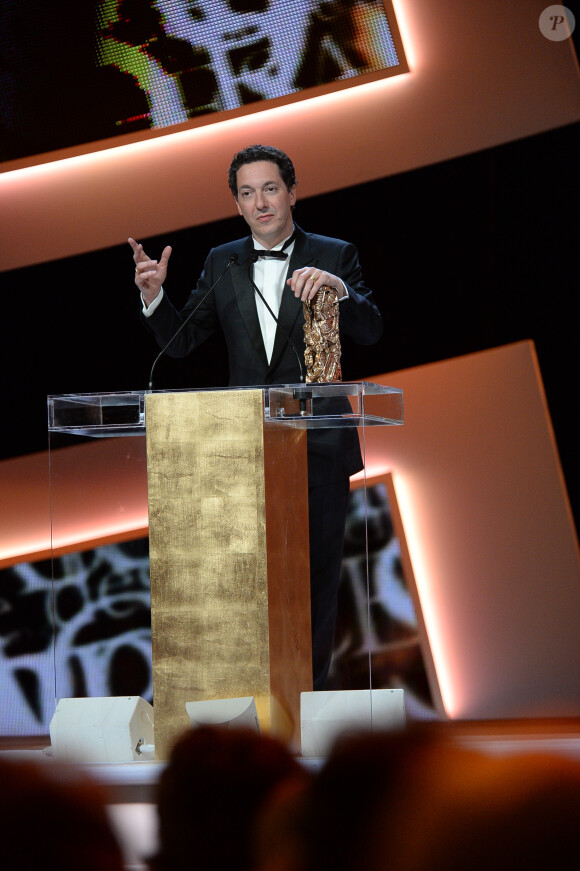 Guillaume Gallienne avec le prix de la meilleure adaptation à la 39e cérémonie des César du Cinéma à Paris, le 28 février 2014.