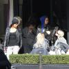 Michelle Rodriguez et Cara Delevingne quittent le restaurant L'Avenue à Paris, le 2 mars 2014.