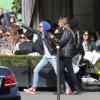 Cara Delevingne et Michelle Rodriguez quittent le restaurant L'Avenue à Paris, le 2 mars 2014.