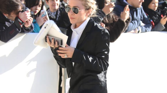 Mary-Kate Olsen : Grosse bague de fiançailles, en duo avec sa soeur pour Vuitton
