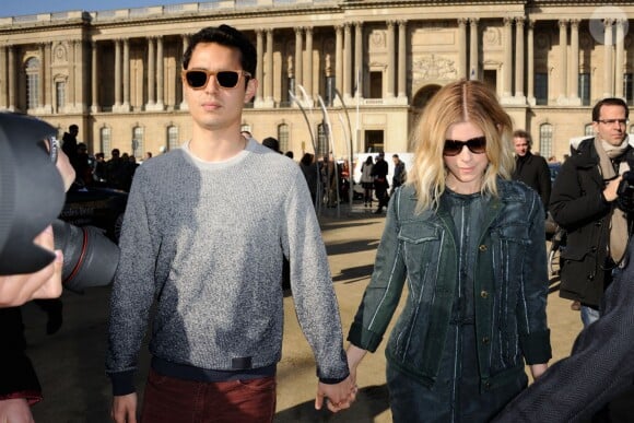 Kate Mara et Max Minghella au défilé Louis Vuitton à Paris, le 5 mars 2014.