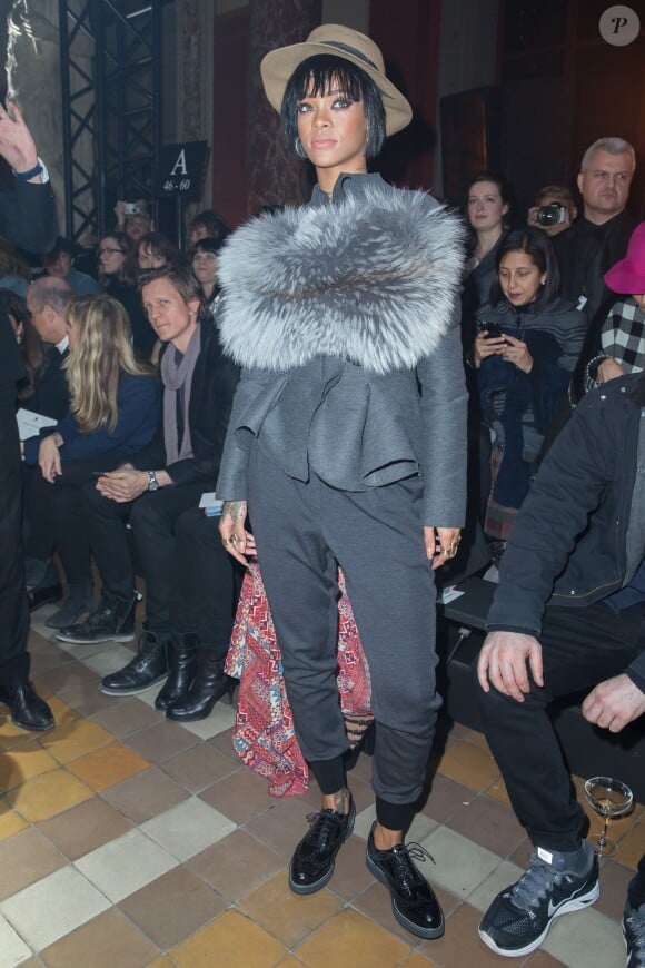Rihanna assiste au défilé Lanvin à l'École nationale supérieure des Beaux-Arts, habillée en Lanvin (pré-collection automne 2014). Paris, le 27 février 2014.
