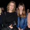 Karin Viard et sa fille Simone assistent au défilé Paul & Joe au Palais de Tokyo. Paris, le 4 mars 2014.