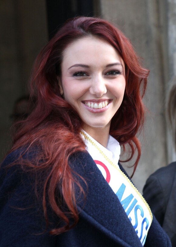 Miss France 2012, Delphine Wespiser, arrive à Europe 1. e 5 décembre 2011 à Paris.