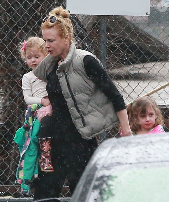 Exclusif - Nicole Kidman avec ses deux filles, Faith et Sunday Rose, à Los Angeles, le 28 février 2014.