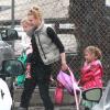 Exclusif - Nicole Kidman, sous la pluie, avec ses deux filles, Faith et Sunday Rose, à Los Angeles, le 28 février 2014.