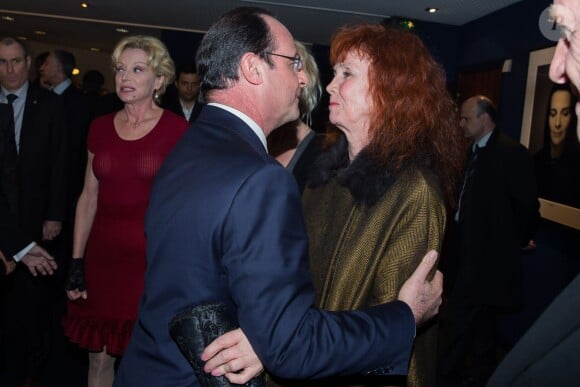 François Hollande et Sabine Azéma lors de l'hommage à Alain Resnais à l'avant première de son film Aimer, boire et chanter à Paris le 10 mars 2014.