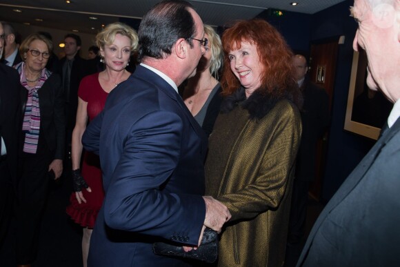 François Hollande et Sabine Azéma lors de l'hommage à Alain Resnais à l'avant première de son film Aimer, boire et chanter à Paris le 10 mars 2014.