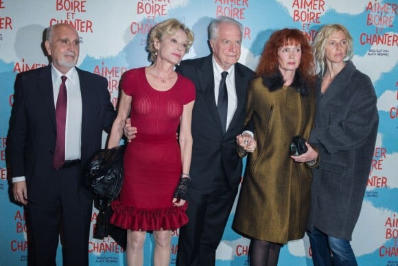 Jean-Louis Livi et sa femme Caroline Sihol, André Dussollier, Sabine Azéma et Sandrine Kiberlain à l'avant première du film Aimer, boire et chanter à Paris le 10 mars 2014.