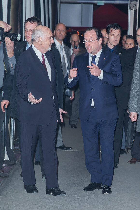Jean-Louis Livi et François Hollande à l'avant première du film Aimer, boire et chanter à Paris le 10 mars 2014.