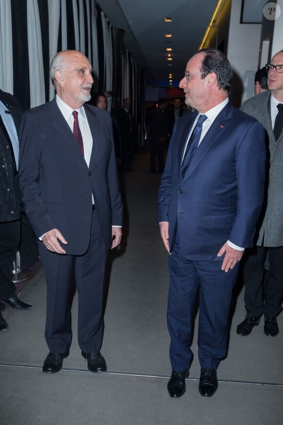 Jean-Louis Livi et François Hollande à l'avant première du film Aimer, boire et chanter à Paris le 10 mars 2014.