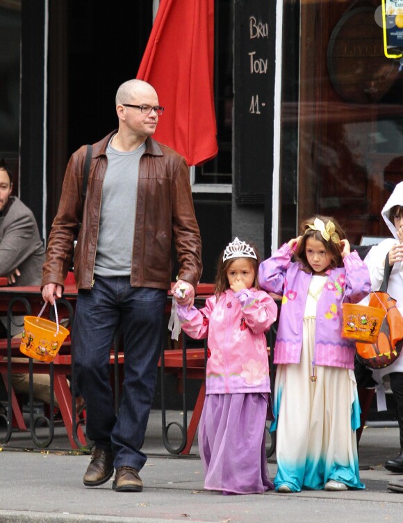 Matt Damon et ses filles à New York le 28 ocotbre 2012