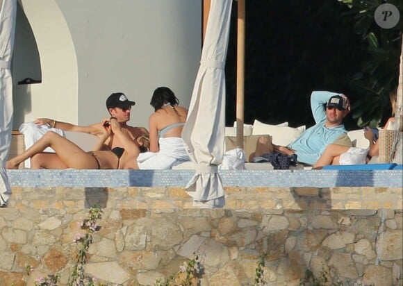 Jennifer Aniston et son fiancé Justin Theroux en vacances à Cabo San Lucas avec leurs amis le 29 décembre 2013