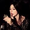 Monica Belluci prête son visage à la gamme de rouges à lèvres Classic Cream Lipstick de Dolce & Gabbana.